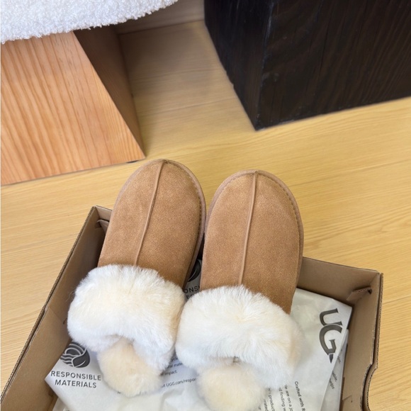UGG SCUFFETTE ll - Picture 2 of 6
